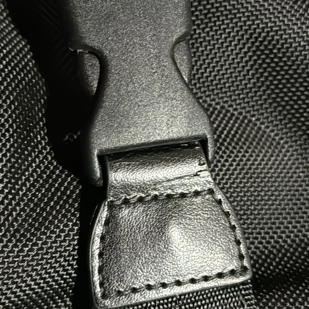 Tumi T-Tech Laptop Bag - Picture 4 of 16